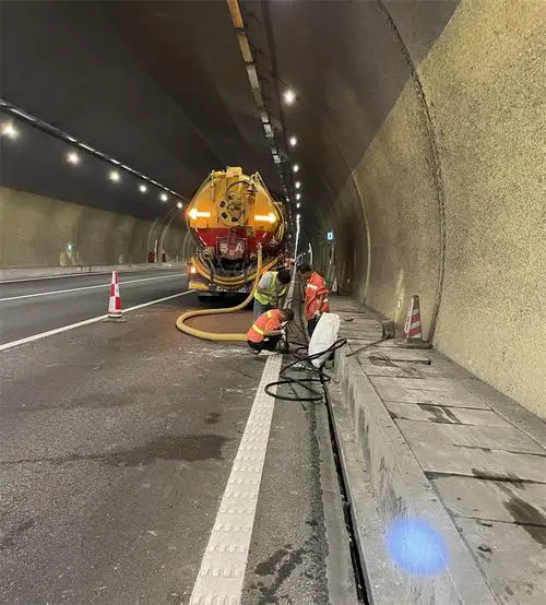 贵州隧道排水渠清淤